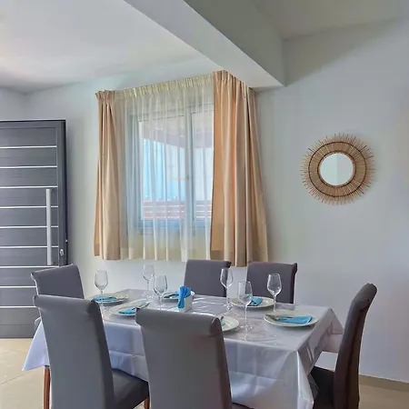3 Bedroom Coral Bay Seaview I Private Pool Peja